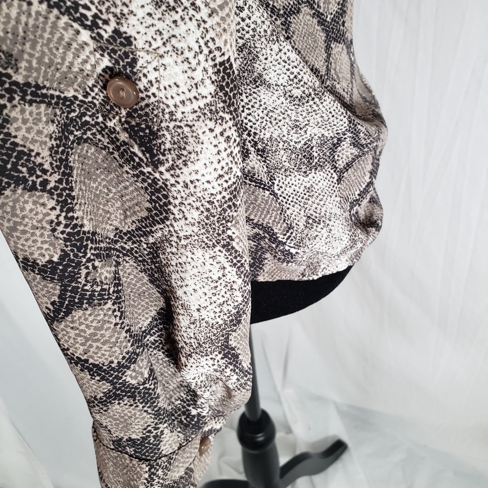 The LIMITED Snake Print Button Down Long Sleeve Shirt Sz XS - Picture 7 of 10